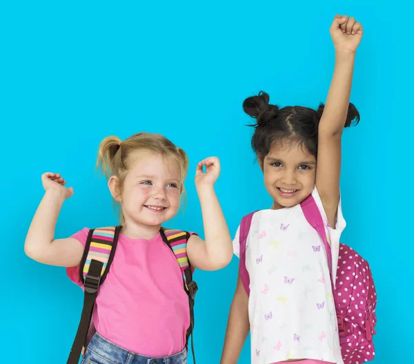 Niñas preescolares lindo con mochilas — Foto de Stock