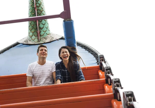 Familia en el parque de atracciones — Foto de Stock