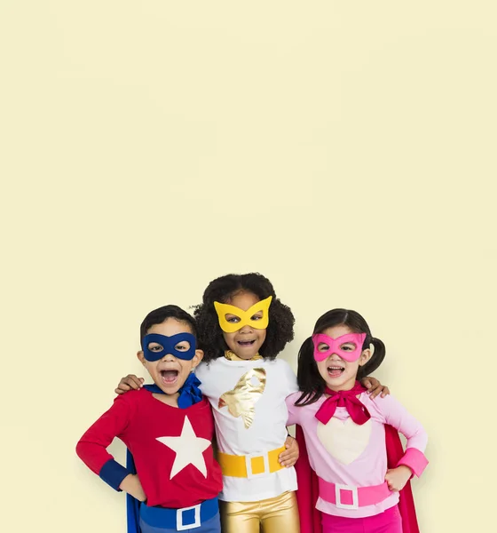 Superherói Crianças posando — Fotografia de Stock