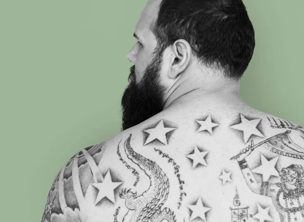 Man met tattoo op rug — Stockfoto