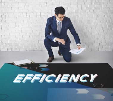 Yeni plan çalışan iş adamı