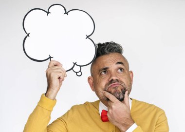 Kağıt bulut holding adam