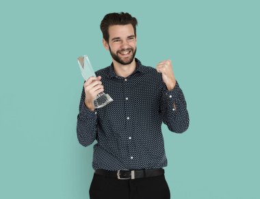 yakışıklı adam tutarak