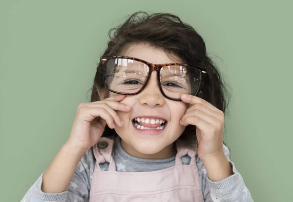 Gözlük, sevimli küçük kız — Stok fotoğraf