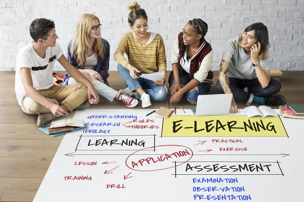 Studenti che lavorano al progetto — Foto Stock