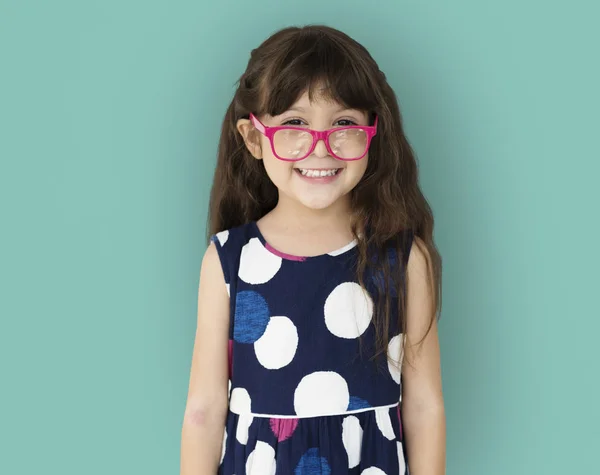 Gözlük, sevimli küçük kız — Stok fotoğraf