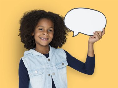 afro saçlı güzel çocuk