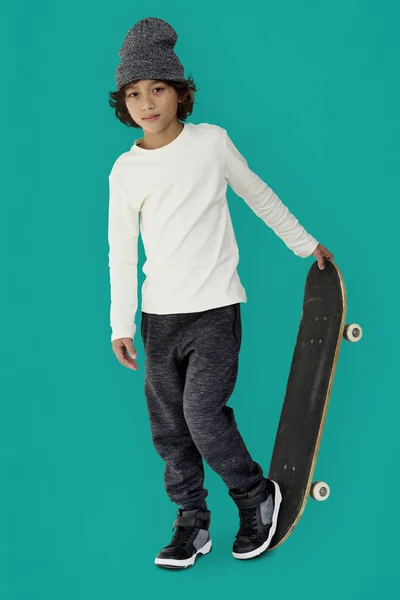 Chłopcem stylowe z deskorolka — Zdjęcie stockowe
