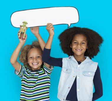 şirin çocuklarla afro saç modeli