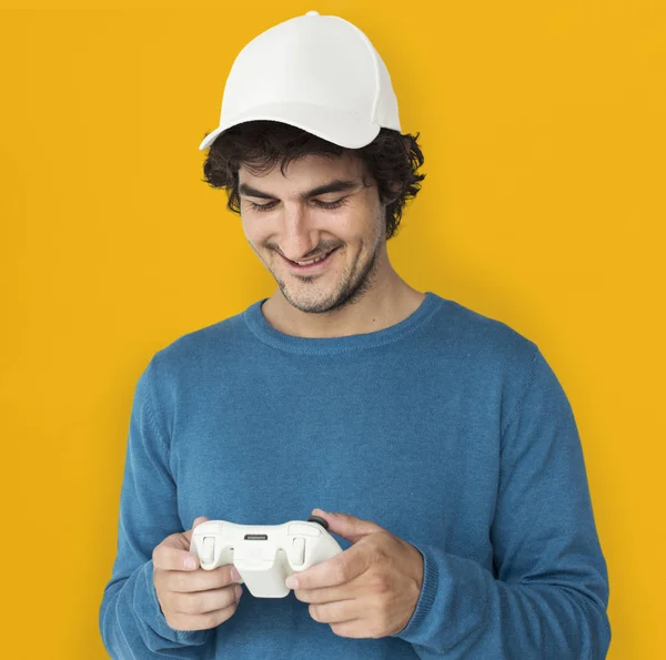 남자 모자 들고 게임 컨트롤러 — 스톡 사진
