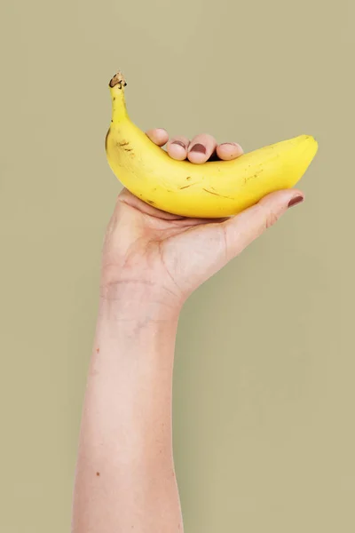 Hand hoding banaan — Stockfoto