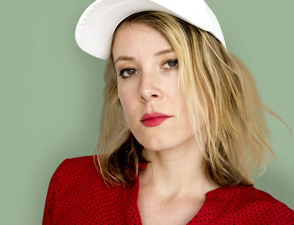 sarışın kadın giyiyor beyaz kap