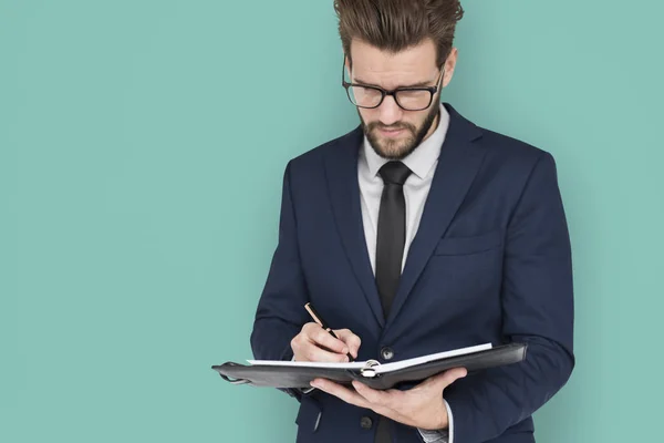 Hombre de negocios escribiendo notas en el diario —  Fotos de Stock