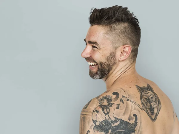 Tatuado bonito homem — Fotografia de Stock