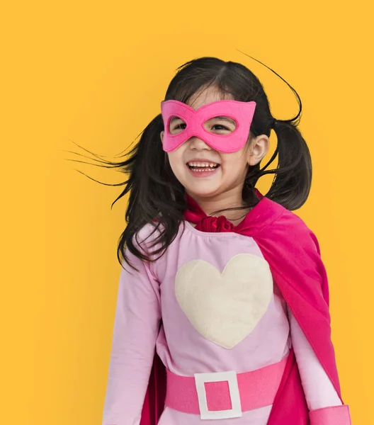 Flicka i superhjälte kostym — Stockfoto