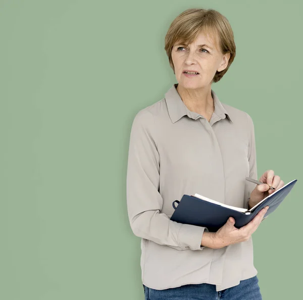 Mature woman with notebook — Stock Photo, Image