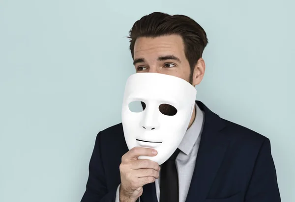Empresário segurando máscaras — Fotografia de Stock