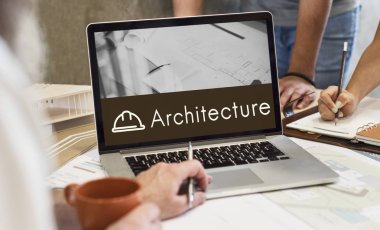 Dizüstü bilgisayar kullanan tanışma adam