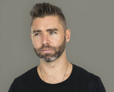 Studio poz sakallı beyaz adam 