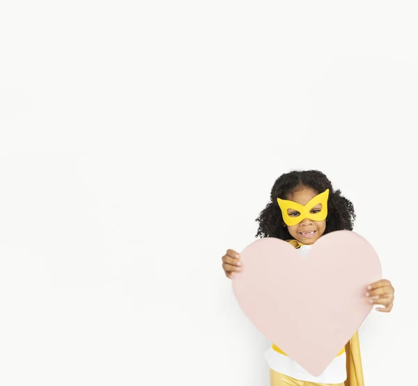 Африканская девушка в костюме супергероя — стоковое фото