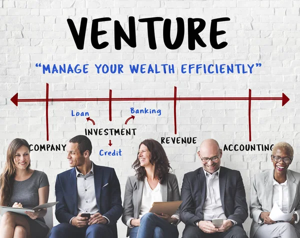 Empresários sentados na fila — Fotografia de Stock