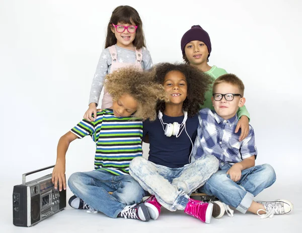Multikulturális csoport gyermekek zene — Stock Fotó