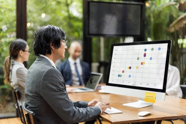 Empresarios teniendo reunión con discusión — Foto de Stock