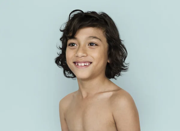 Shirtless menino no estúdio — Fotografia de Stock