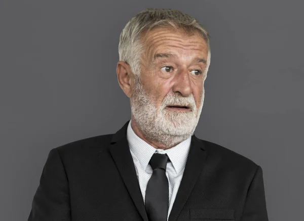 Tänkande Senior mannen med skägg — Stockfoto