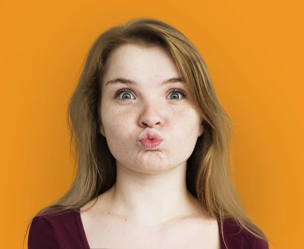 Belle jeune femme en studio — Photo