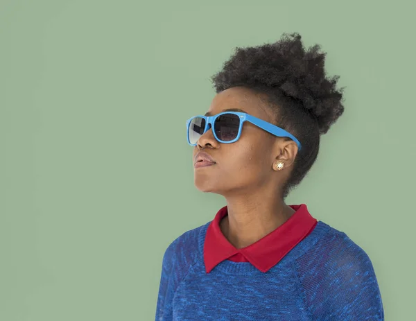 Stylish african woman in sunglasses — Stock Photo, Image
