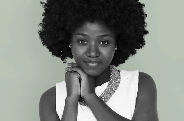 Femme à la coiffure afro — Photo