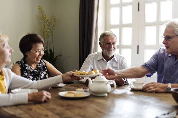 Personas mayores juntas — Foto de Stock