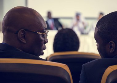 çok ırklı insanlar toplantısı 