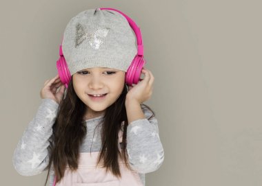 kız pembe kulaklık 