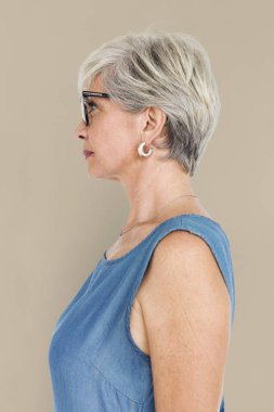 gri saçlı güzel kadın kıdemli