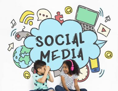 çocuklar dijital cihazlar kullanarak