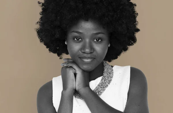 Femme à la coiffure afro — Photo