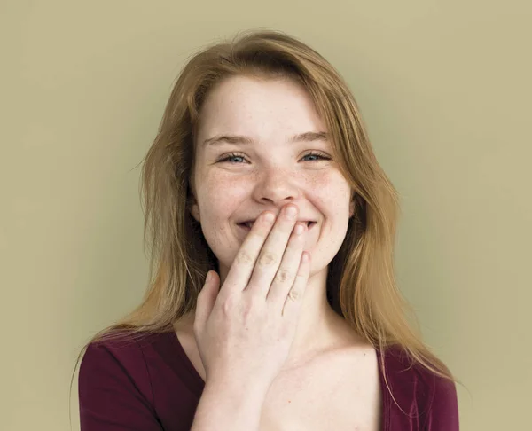 Schöne junge Frau im Studio — Stockfoto