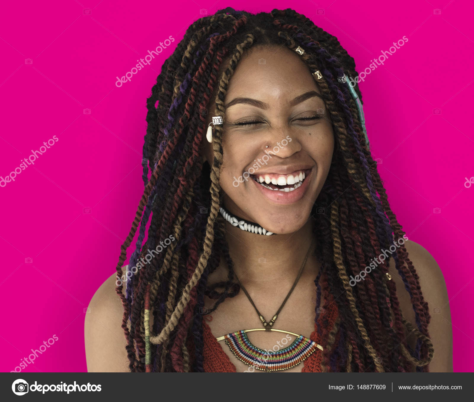 笑ってドレッドヘアを持つアフリカの女性 ストック写真 C Rawpixel