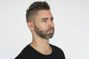 Studio poz sakallı beyaz adam 