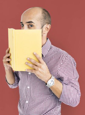 kel adam günlüğü ile yüz kapsayan