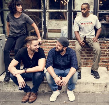 Bira içen arkadaşlar 