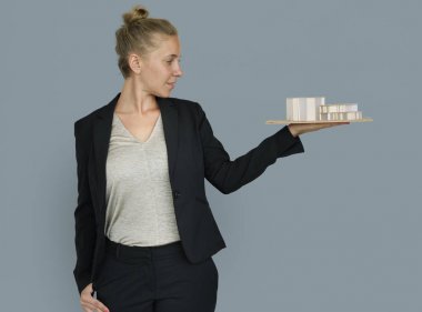 işkadını holding mimari modeli