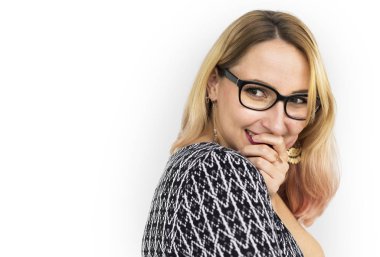 Studio sarışın kadın