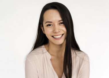 karanlık uzun saçlı güzel kadın