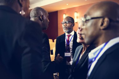 çok ırklı insanlar toplantısı 