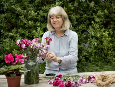 çiçekli kadın kıdemli