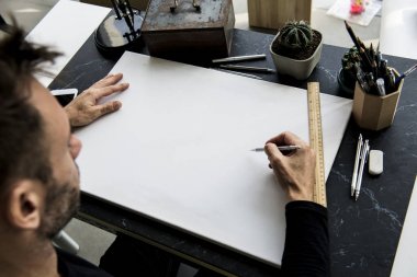 masada çalışan adam