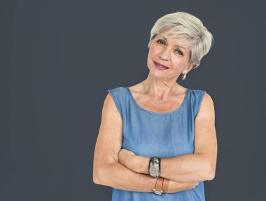 gri saçlı güzel kadın kıdemli